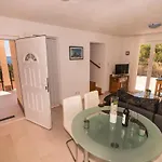 Villa Miris Bora *